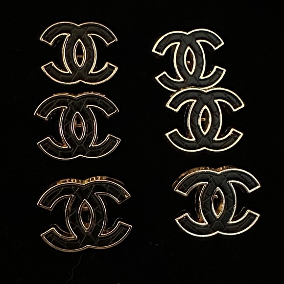 CHANEL Iconic Black and Gold Buttons - Picture 1 of 2